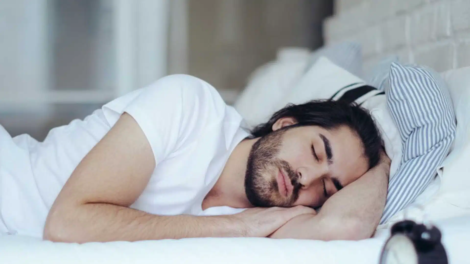 Sleep on Your Side Easy Tricks to Avoid Supine Apnea 1920x1080 1 - SleepApneaHomeTest.com